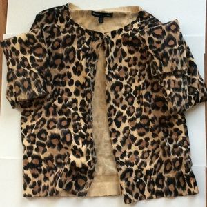 Girls leopard print light sweater.